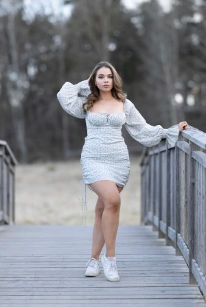 Capri dress Adoore  - Capri dress från Adoore, endast använd för att fota i 1 gång. Sök på den på deras hemsida för fler bilder, dock är detta mönstret slutsålt men kan vara bra för att se modellen. Klänningen är justerbar nertill, så den går att göra kort eller längre