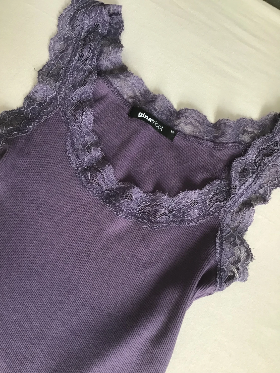 Ginatricot klänning med spets - 90