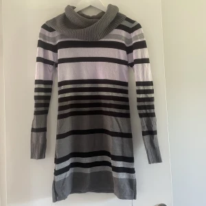 Stickad klänning - Stickad klänning 