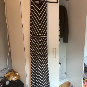 Klänning - En fin sommarklänning från lindex, passar även en xs