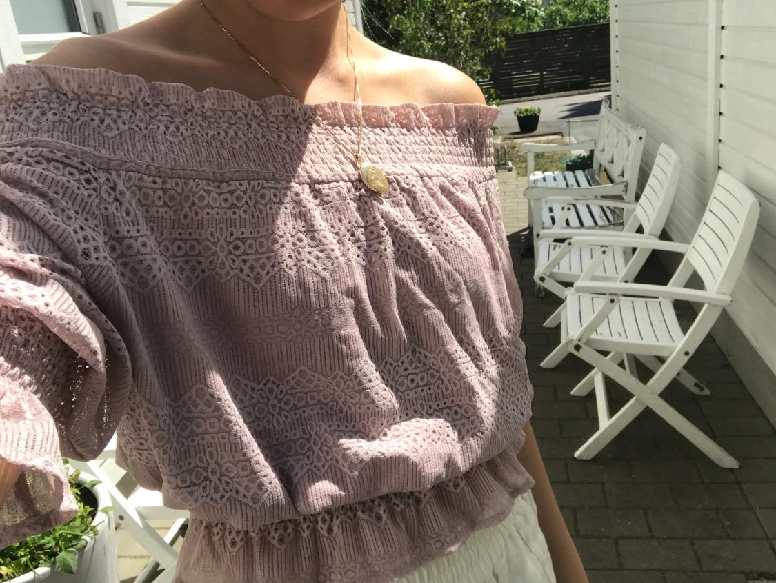 Rosa offshoulder topp Vero Moda