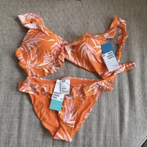 Bikini  - Helt ny, Toppen är 75D och trosan är 38. 