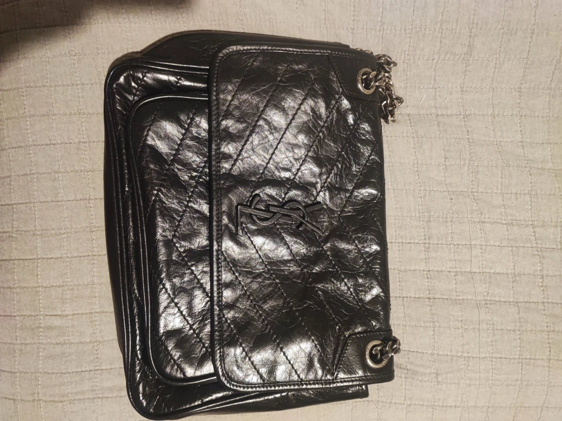 Äkta Leather medium size niki in black.  - 90