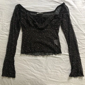 Långärmad mesh top - ❗OBS läs min profil först❗ Köpt via en annan säljare på plick men den passade inte 🥲 (Bilderna är lånad från förra säljaren) Stretchigt material 