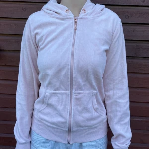 Ljusrosa kofta - En ljusrosa kofta från Cubus, i fint skick! 