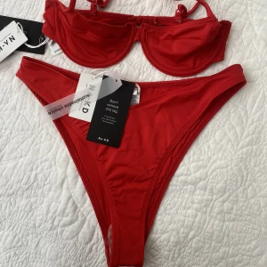 Bikini - Oanvänd bikini och prislapp kvar. Inköpspris var 400 kr. Överdel 70A och underdel storlek S. Säljes pga av inte kommit till användning. ❤️😝