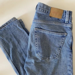 Weekday jeans - Jeans från Weekday. Modell sunday, storlek 27/30. Bara använda en handfull gånger. Skriv för mer bilder på!