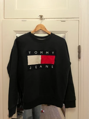 Tommy Hilfiger sweatshirt - Utan anmärkning, knappt använd! 