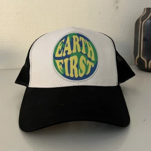 Trucker keps - Jätte fin keps, Köpte från ett uf företag för 300kr🥰 Säljes pga används ej längre 