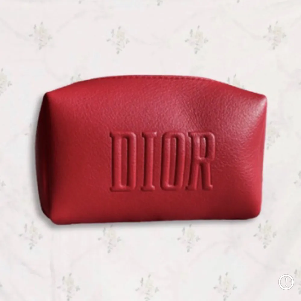 Röd necessär från Christian Dior beauty❤️. Övrigt.