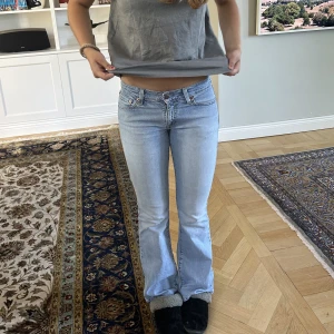 Lågmidjade jeans  - Snyggaste Lågmidjade Levis jeansen. Dessa är dröm! 