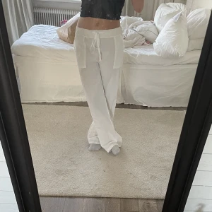 Linnebyxor  - Jättefina linnebyxor från light in the box💞de är aldrig använda så som nya. Lite långa på mig som är 155 så skulle nog passa bra på någon som är ca 160. De är genomskinliga💞