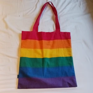 Pride bag - Bra conditione, knappt använd 