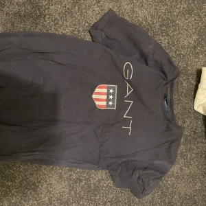 Gant - Bra skick skriv om du har frågor Köparen står för frakt