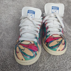 Adidas stan smith x the Farm co. limited edition Rio - Storlek 36 2/3, US 5 1/2 Supersnygga Adidas Stan Smith limited edition. Använda mindre än fem gånger. Helt utan skav eller märken. Ej kartong.