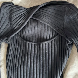 stickad tröja  - väldigt fin tröja, stretchigt material så massar M-L/Xl använd minst 3-4 gånger. vill bli av med 150✨