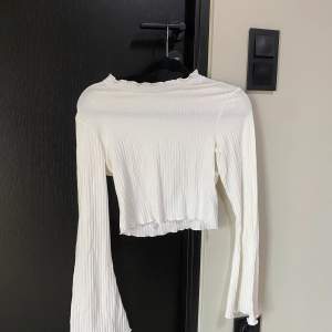 Vit långärmad tröja från na-kd i storlek  xs, använd endast en gång, 100kr