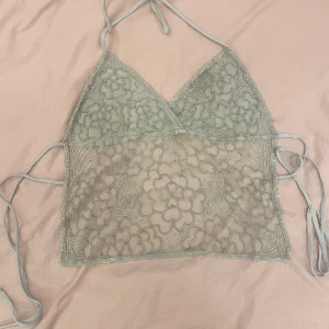 Söt topp - Topp köpt secondhand. Passar storlek S