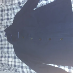 d'once de la sense jacka - Säljer d'once de la sense jacka helt ny inte använd då den var för stor så den är i fint skick.