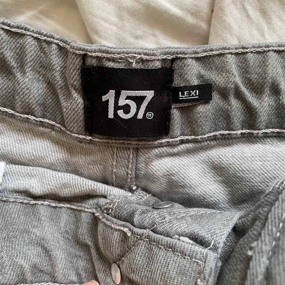 Säljer dessa gråa shorts från lager 157 för att de ej passar. . Shorts.