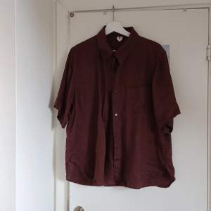 Brun, kortärmad linneskjorta från arket