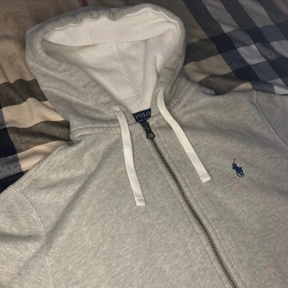 Asfet Ralph Lauren zip hoodie i storlek S, skick 10/10 inga defekter, pris kan diskuteras! 🔥. Hoodies.