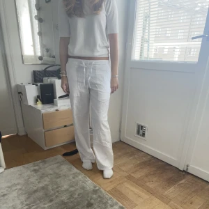 Supersnygga linnebyxor - Säljer nu mina linnebyxor från ginatricot på grund av att de inte kommer till användning. Är i nyskick har aldrig använt de. Så snygga❤️🥰