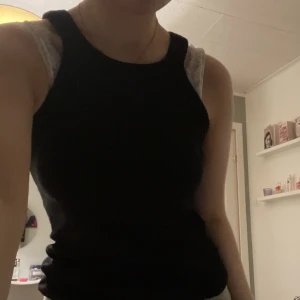 Linne🌸 - Finns i både svart o vit💕