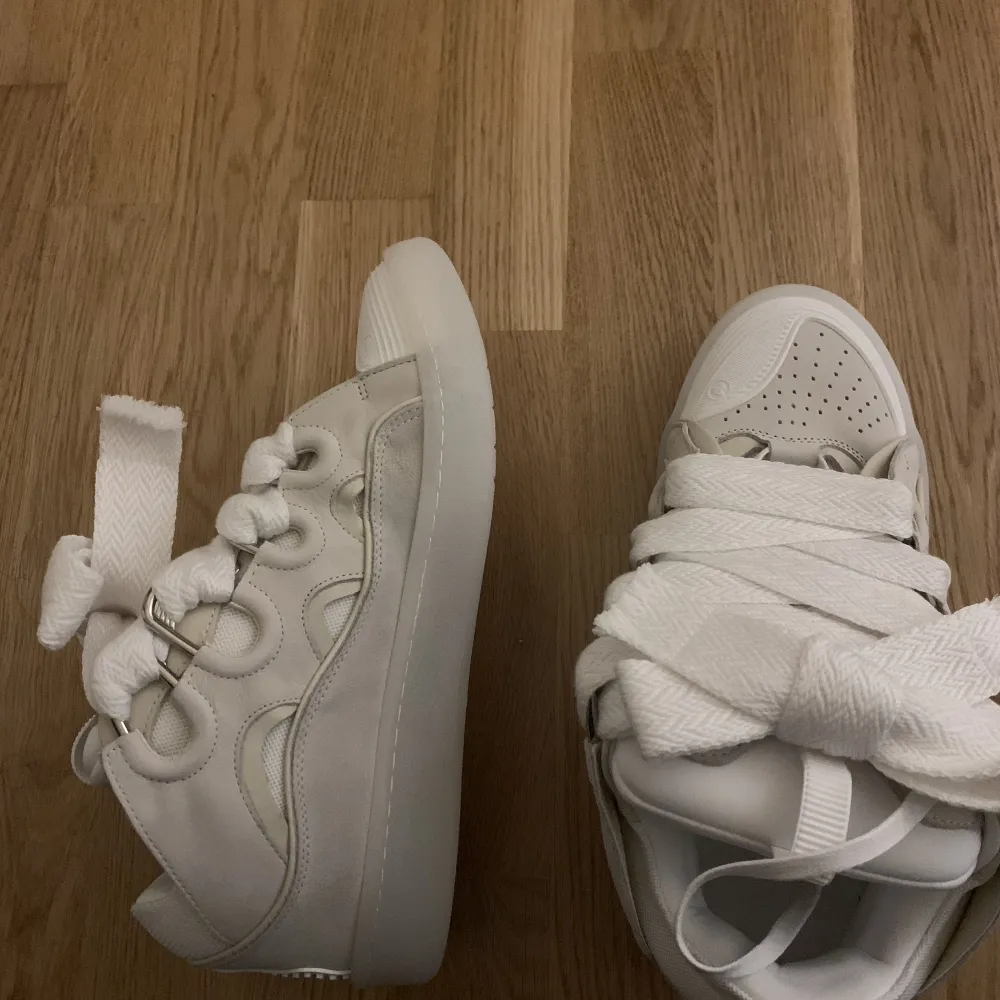 worn twice  Size 43 EU   Can ship or meet up in Göteborg.  Dm for more pictures.  I take bids just dm. I can send receipt in dms. Skor.