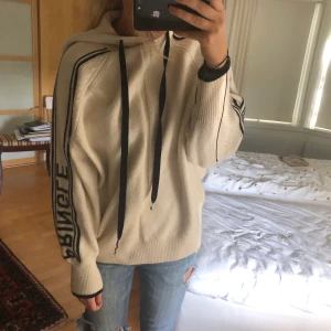 Stickad hoodie - Såååå gosig stickad hoodie från pringle x hm