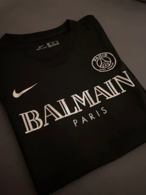 BALMAIN X PSG CHROME  - Helt ny (oanvänd) Storlek M  Sällsynt 