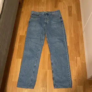 Hej, säljer dessa jeans från Asos då dem inte används längre. Använda ett några gånger men i väldigt bra skick. W32/L32