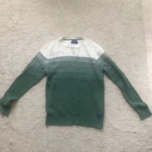 JACK & JONES - Jack & Jones långärmad tröja   Färg: Grön/vit  Storlek: M