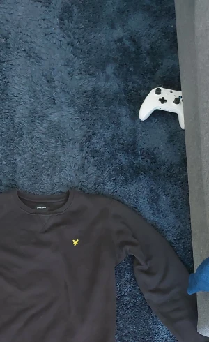 Lyle and scott tröja - Den äe i väldigt bra skick och är i storlek 160