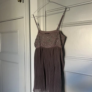 Fest topp! - Helt oanvänd linne. Perfekt för en kväll med tjejerna men även för varje dag användning. Pris kan diskuteras 