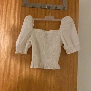 Vit topp - Vit jättefin topp använd endast 2 gånger  Storlek S 