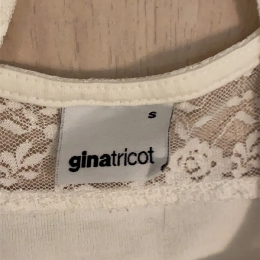 En fin tröja från Ginaticot, säljer den då jag aldrig använder den.. Tröjor & Koftor.