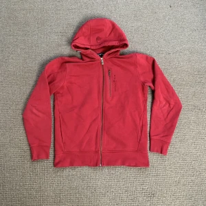 Sail racing tröja - Varsamt använd  Köpt på åhlens i stockholm 