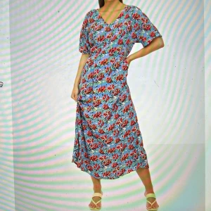 Fin långklänning från Nelly i storlek small  - Jättefin sommarklänning i storlek small från Nelly. Använd en gång! Finns även att hämtas upp i Stockholm 