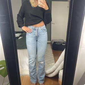 Straight jeans 🫶🏻 storlek 34 🫶🏻 jag är 170 🫶🏻 från hm