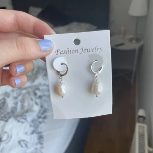 Pärlörhängen💙 - Helt oanvända oöppnade pärlörhängen❤️‍🔥❤️‍🔥ny pris 150