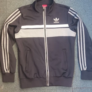 Adidas jacka - Tränings jacka
