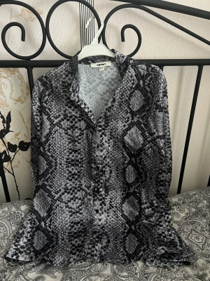 Siden Blus  - Jätte fin siden blus som är helt ny och har en lyxig kvalite 💕
