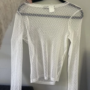 Vit tipp - Jätte fin topp från bikbok i nyskick 