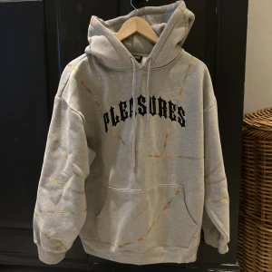 Pleasures Destroyer Contrast Stitch Hoodie - Pleasures Hoodie - storlek M - Baggy passform. Bra skick använd två gånger. 