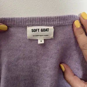 Tshirt från soft goat i 100% cashmere aldrig använd.❤️❤️