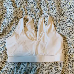 Cream, gym shark sports bra that I only wore a few times. These are from Whitney Simmons limited edition collection a few years back in size xs 