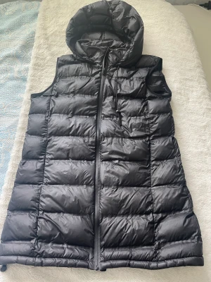 Zara väst - Varan är i mycket nytt skickt