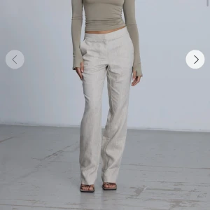 Adsgn linnebyxor - Säljer nu mina linnebyxor från adsgn som är oanvända. Jätte fin passform och midrise. Storlek 40 men passar mig med 38