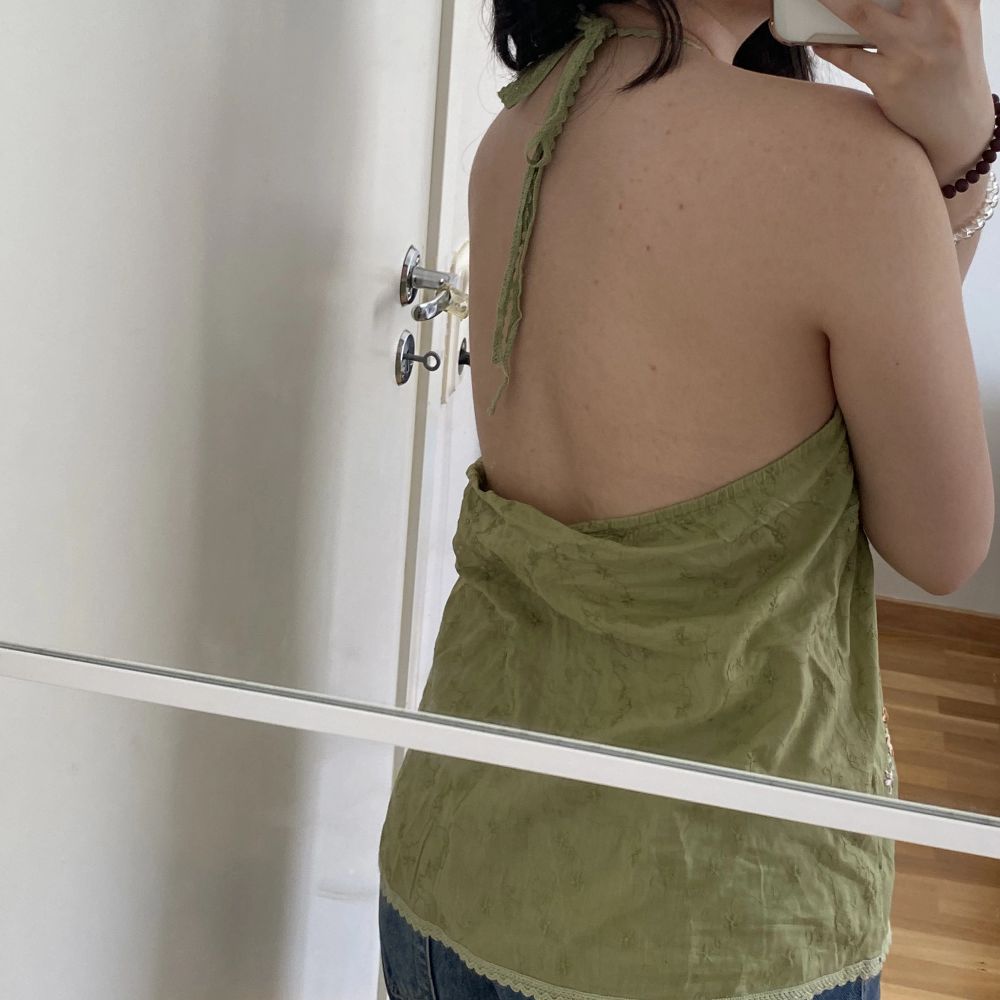 Superfin halterneck topp! stor på mig så säljer! Skriv om ni har frågor💗. Toppar.